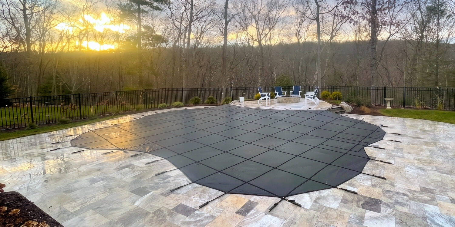 Swimming pool with a cover